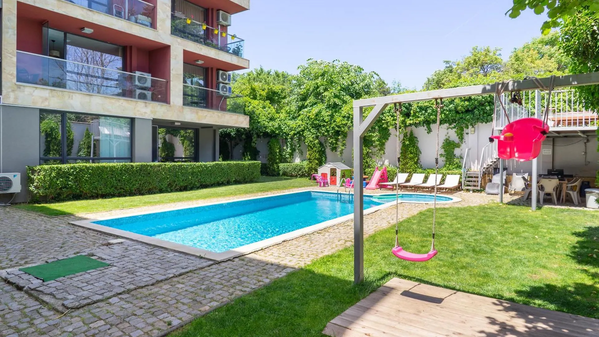 Sunny Flat With Pool Apartment Varna